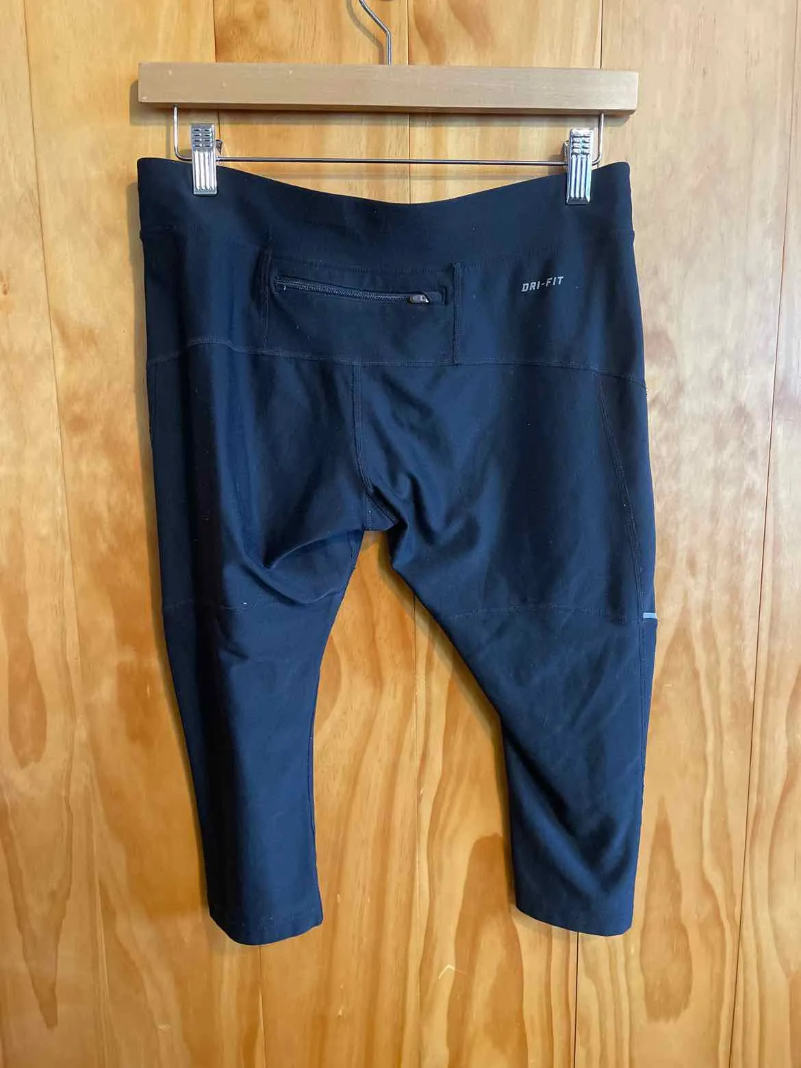 Size Medium Nike Black Women's Capris
