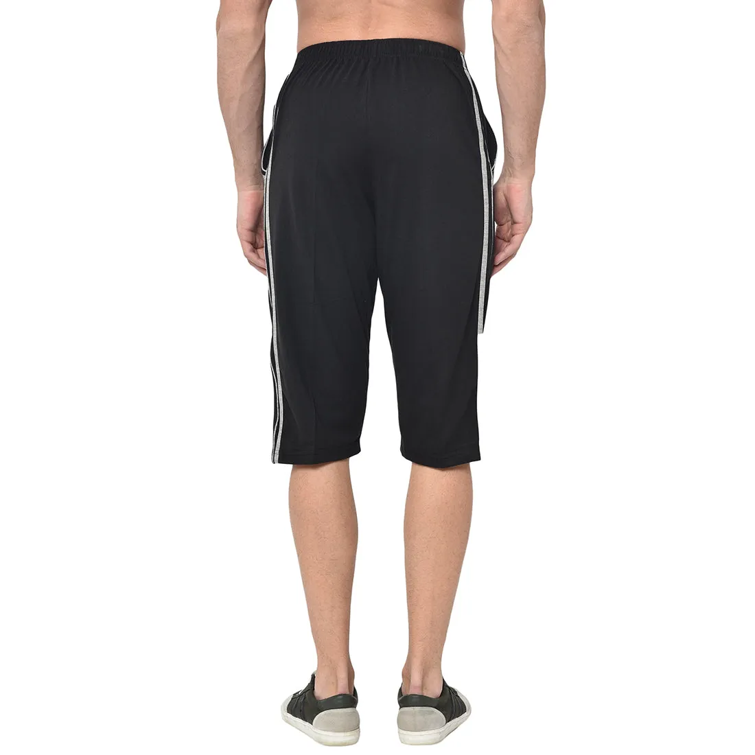 Vimal Jonney Cotton Blended Regular Fit Black 3/4th Capri For Men