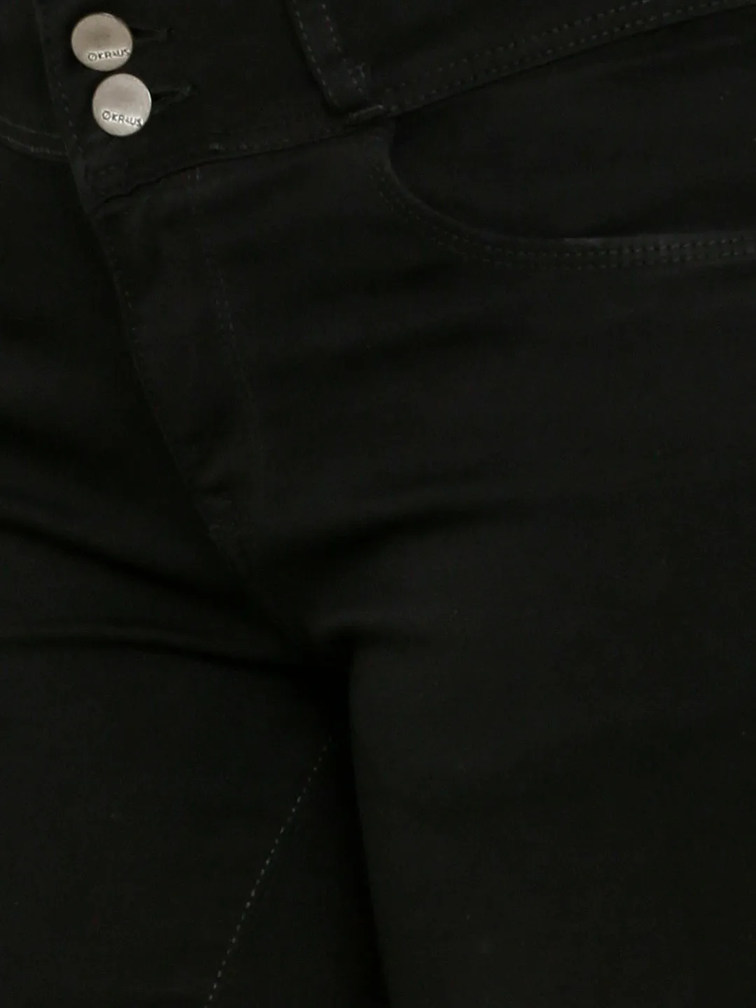 Women Black Mid-Rise Slim Capri